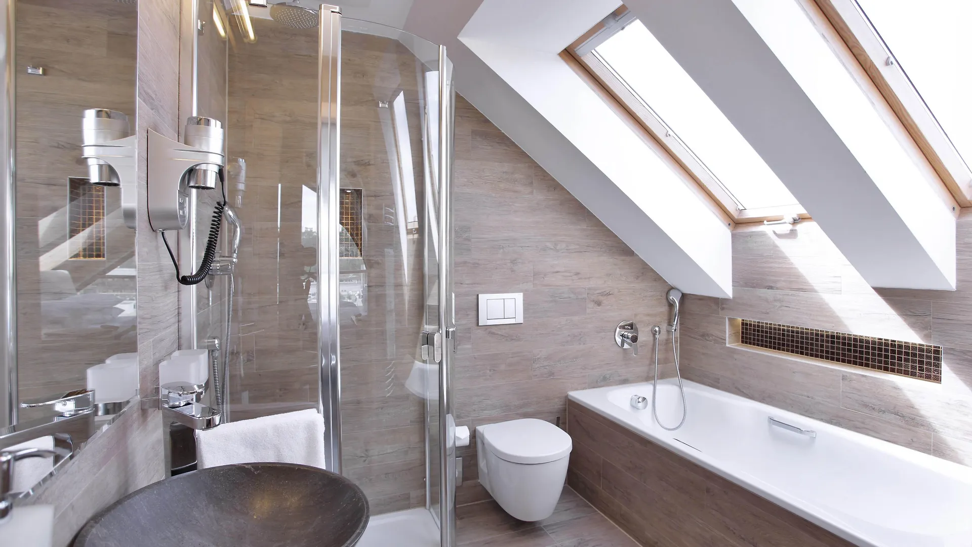 Absolutum Wellness Hotel Prague 4*,